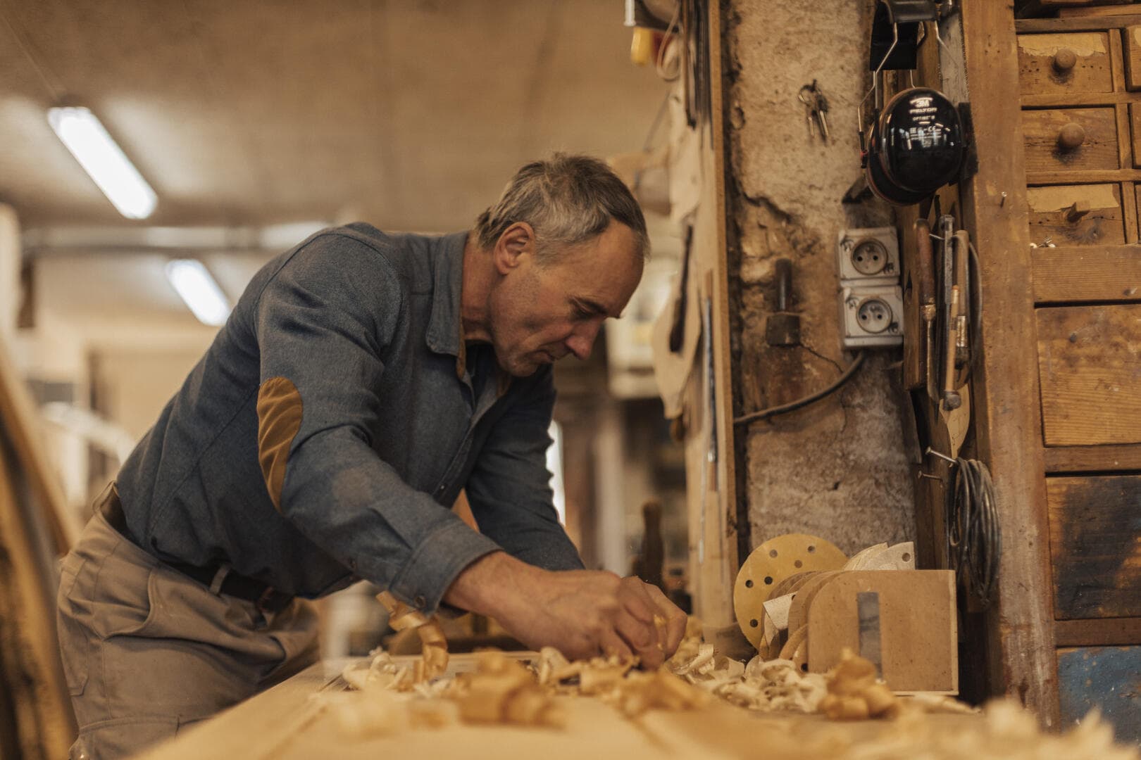 Jean-Pascal Bottiero dans son atelier